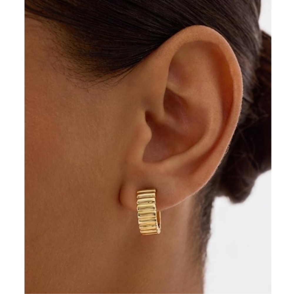 14k Gold Plated Ribbed Gold Hoop Earrings 💛✨